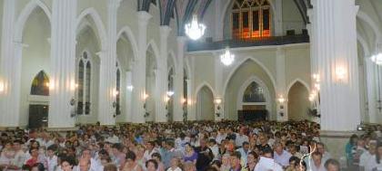 Mais de mil fiéis prestigiam a “Missa da Família”