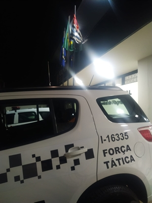 A Polícia Militar de Votuporanga prendeu um traficante foragido com crack no bairro Palmeiras I (Foto: Reprodução)