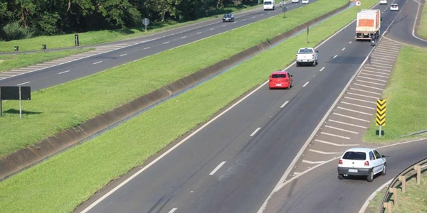 Na rodovia Washington Luís (SP-310), entre São Carlos e Mirassol, são esperados 225 mil veículos (Foto: Reprodução/Diário da Região)