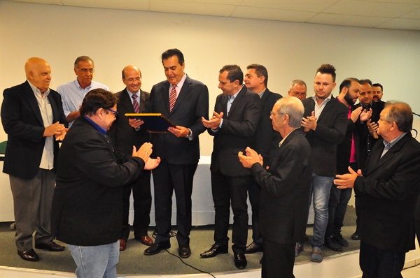 Rogério Luiz Zeraik Abdalla, recebeu o título de cidadão votuporanguense (Divulgação/Prefeitura de Votuporanga)