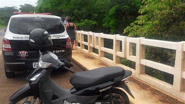 O corpo de Francisco Dias dos Santos foi encontrado com diversas marcas de violência no Córrego do Cabrito, na Vila Carvalho (Foto: A Cidade)