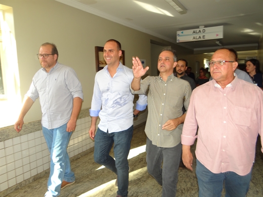Eduardo Bolsonaro afirmou que só ajudou a Santa Casa pelo trabalho sério que é feito no hospital (Foto: Aline Ruiz/A Cidade)