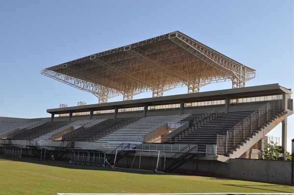 Arena Plínio Marin; diretoria espera que iluminação esteja pronta no dia 22 de janeiro (Foto: Érika Chausson/A Cidade)