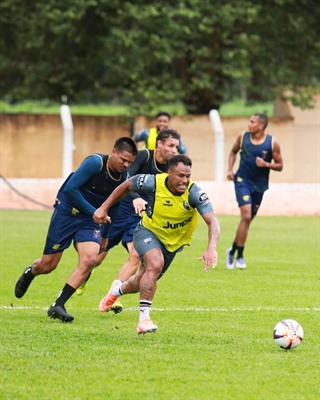 O Clube Atlético Votuporanguense, do atacante Orlando Júnior, segue se preparando para a Série A2 (Foto: CAV)