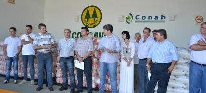 Conab distribui 30 toneladas de alimentos