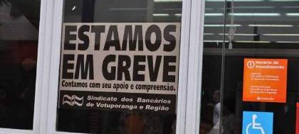 Mais de 60 bancários paralisam suas atividades
