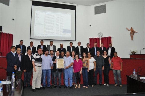 Câmara homenageia autarquia por Selo Verde Azul