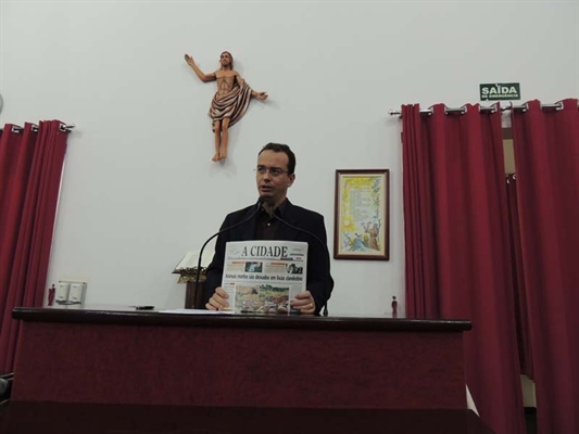 Douglas repercute reportagem do jornal A Cidade