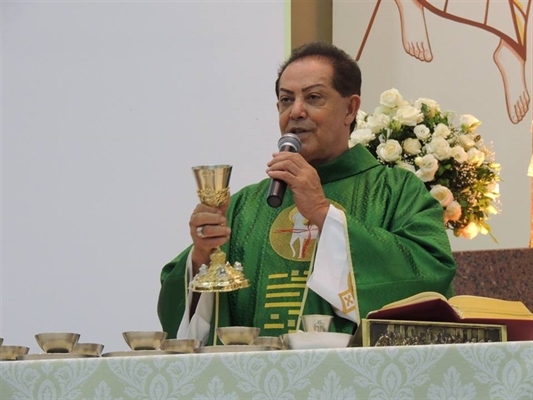 Padre Silvio precisou ser internado e sua família pede orações (Foto: Arquivo pessoal)