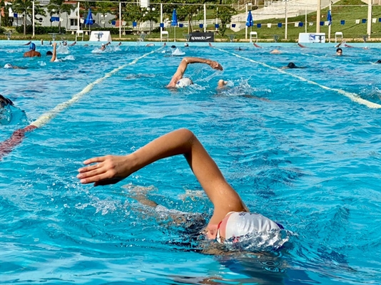 No total, 200 atletas de sete equipes – da 4ª Delegacia Regional da FAP (Federação Aquática Paulista) – participaram desta etapa do campeonato (Foto: Divulgação)