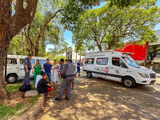 Trabalho das secretarias de Direitos Humanos e Trânsito tem como objetivo auxiliar encaminhas essas pessoas para o atendimento  (Foto: Prefeitura de Votuporanga)