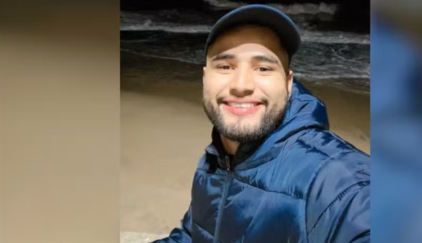 Elias da Silva Cardoso, de 22 anos, natural de Santa Fé do Sul, foi encontrado pela Polícia Marítima de Portugal (Foto: Arquivo pessoal)