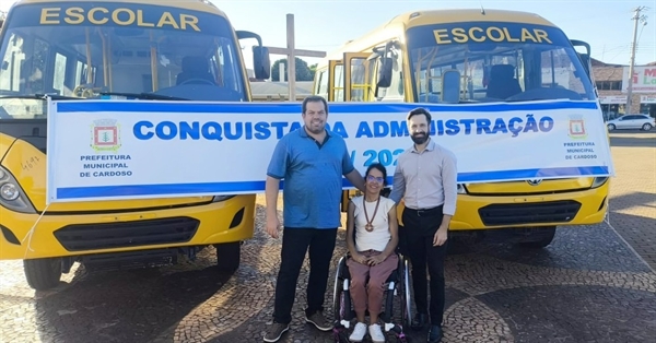 Prefeito Luis Paulo Bednarski, vereadora Marta Assunção e o secretário municipal de Educação, Vinicius de Campos  (Foto: Prefeitura de Cardoso)