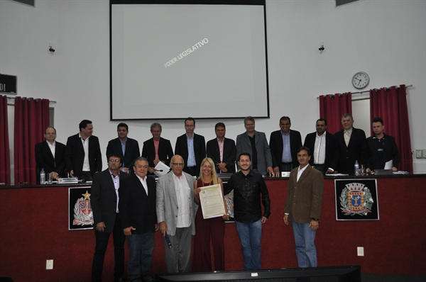 Câmara Municipal presta homenagem a empreendedora Eliana dos Santos