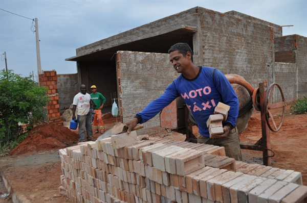 Emprego na construção tem queda de 2,47%