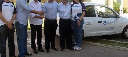 Apravel doa carro para Santa Casa de Votuporanga 