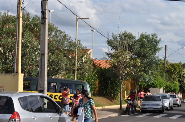 Mais de 100 pais deixam trabalho por falta de vaga