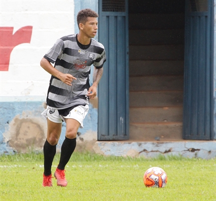 Genilson, lateral-direito do Clube Atlético Votuporanguense (Foto: Rafael Bento/CAV)