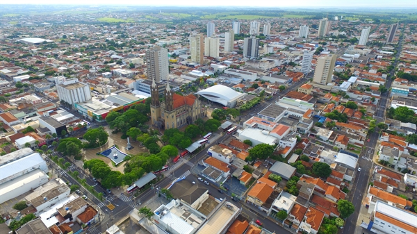 Mais de 800 trabalhadores foram demitidos, porém aconteceram 932 contratações (Foto: Divulgação/Prefeitura de Votuporanga)