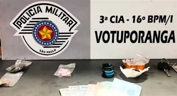 O casal estava com porções de ecstasy, também de haxixe, maconha gourmet e maconha (Foto: Polícia Militar)