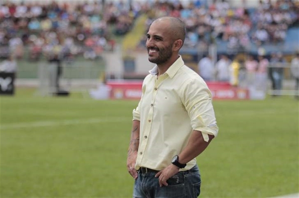 O técnico Rafael Guanaes aceitou a proposta do Atlético Paranaense