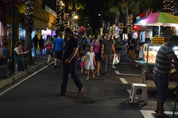 Comercio deve iniciar atendimento especial de fim de ano no próximo dia 10 e a perspectiva é de um aumento de 10% nas vendas (Foto: A Cidade)