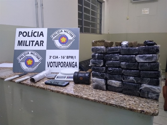 A droga foi apreendida e apresentada na Central de Flagrantes de Votuporanga para ser posteriormente incinerada junto a outras apreensões (Foto: PM)