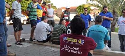 Grevistas apresentam contraproposta aos Correios