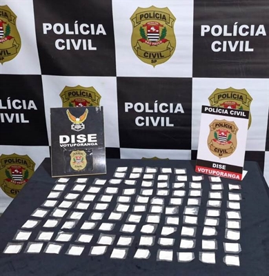 Ao perceber que seria presa, a mãe trancou sua filha para fora de casa com 100 porções de cocaína e fugiu (Foto: Divulgação)