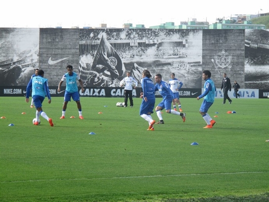 Sem Guerrero, Mano testa possíveis formações