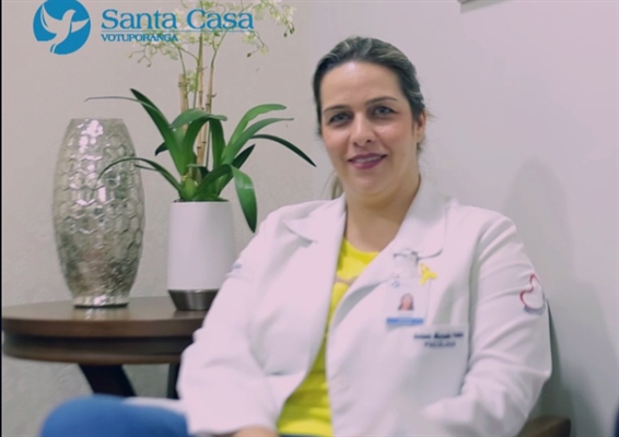 Psicóloga Luciana Maranho Freitas participou do Dica de Saúde e orientou sobre a prevenção (Foto: Divulgação/Santa Casa)