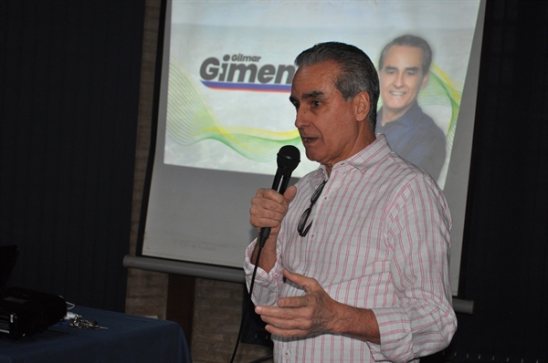 O ex-deputado estadual, Gilmar Gimenes, reuniu a imprensa para anunciar que vai disputar uma vaga na Câmara Federal (Foto: A Cidade)