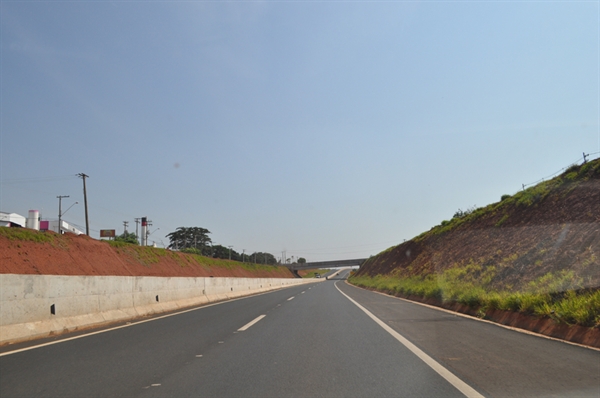 O jornal A Cidade percorreu a rodovia na manhã de ontem para verificar quais as entradas/saídas para o trecho urbano 