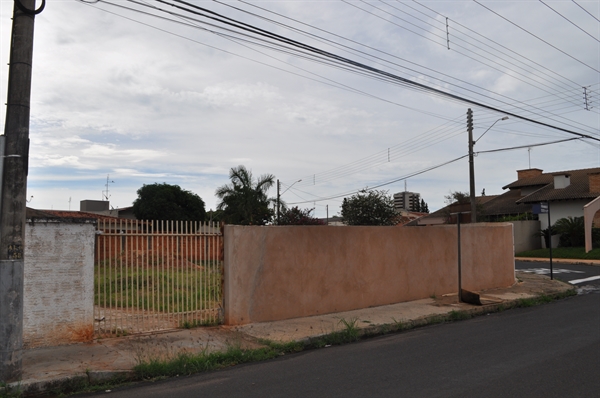 Polêmica: a intenção é que o empreendimento seja construído rua Pernambuco, 2.275 (Foto: Daniel Castro/A Cidade)