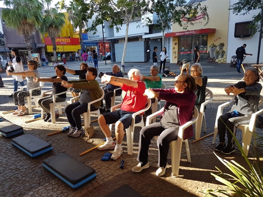 os estudantes de Fisioterapia realizaram mais de 100 atendimentos a idosos (Foto: Unifev)