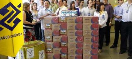 Banco do Brasil doa 964 litros de leite a entidades