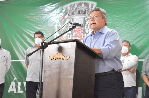 O presidente da Alesp, deputado estadual Carlão Pignatari, participou de uma comitiva em Álvares Florence que entregou reforma e visitou obras (Foto: A Cidade)