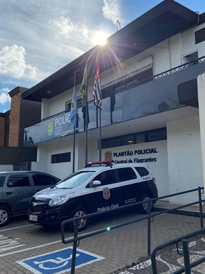 Diante das evidências, o suspeito, a vítima e todo o material apreendido foram conduzidos à Central de Polícia Civil de Votuporanga (Foto: A Cidade)
