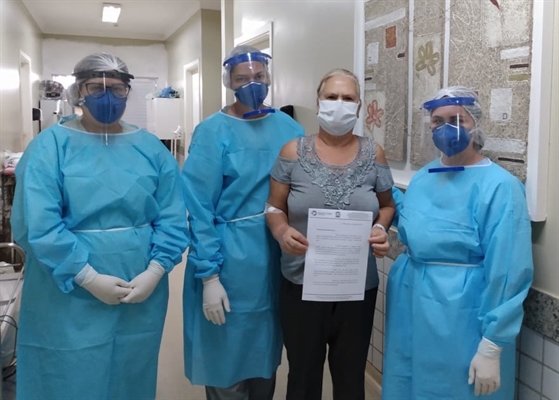 Mesmo com o registro de sete altas ontem, dentre elas Maria Mello Garcia, tanto UTI quanto enfermaria estão superlotadas (Foto: Santa Casa de Votuporanga)