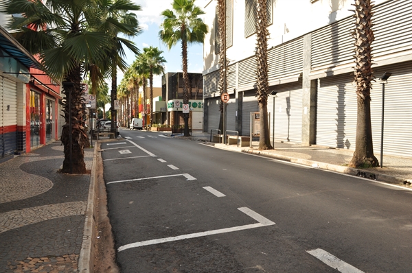 Comércio ainda não poderá abrir integralmente suas portas na segunda (Foto: A Cidade) 