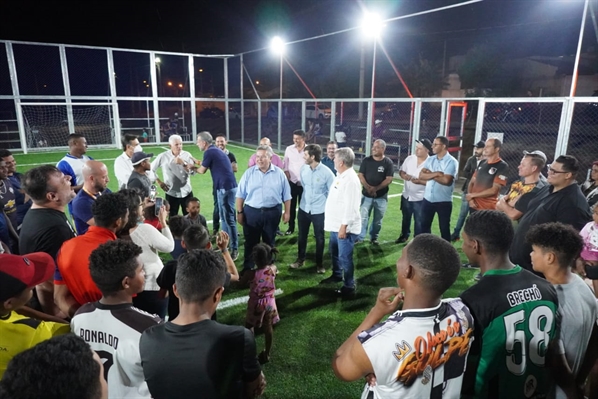 Após a inauguração, algumas das autoridades seguiram para a Areninha, onde acompanharam o primeiro jogo no local (Foto: Assessoria)