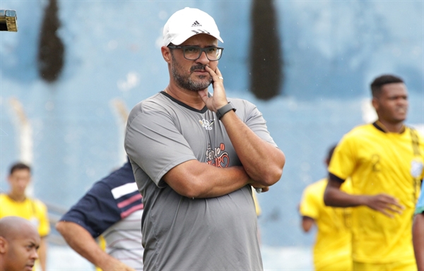 Marcelo Henrique, técnico do Clube Atlético Votuporanguense, que joga na manhã deste sábado (Foto: Rafael Bento/CAV)