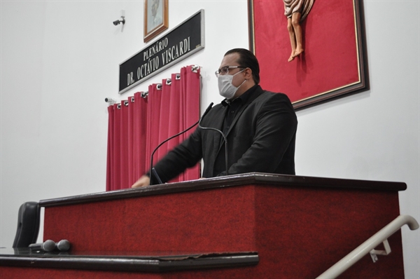  Hery voltou à Câmara Municipal afiado e mirou seu desafeto Dr. Ali na Tribuna  (Foto: A Cidade )