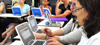 Professores são treinados para utilizar netbooks
