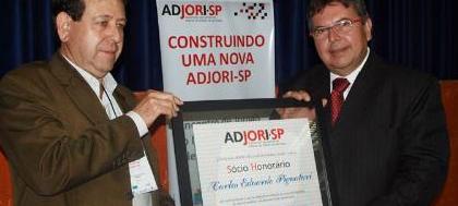 Associação dos Jornais condecora Carlão Pignatari