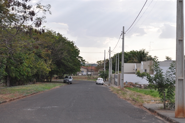 A Prefeitura Municipal informou que o projeto de iluminação da rua está em andamento  (Foto: Érika Chausson/A Cidade)