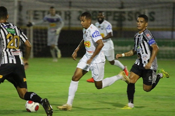 A Votuporanguense encara no domingo a equipe do Comercial na primeira partida da semifinal da Série A3 (Foto: Rafael Bento/CAV)