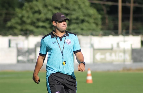 O técnico do Comercial, Gustavo Marciano, disse em entrevista exclusiva ao A Cidade prega ‘pés no chão’ (Foto: Rafael Alves/Comercial FC)