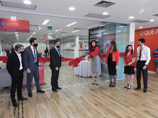  A inauguração teve a presença dos funcionários que irão atuar no novo espaço e também de convidados e parceiros que atuaram diretamente na vinda da nova agência (Foto: Elenir/ A Cidade)