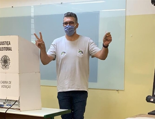 João Garcia foi o segundo candidato a votar em Votuporanga (Foto: A Cidade)